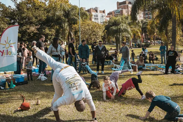 Roda de capoeira com as crianças da Yellow